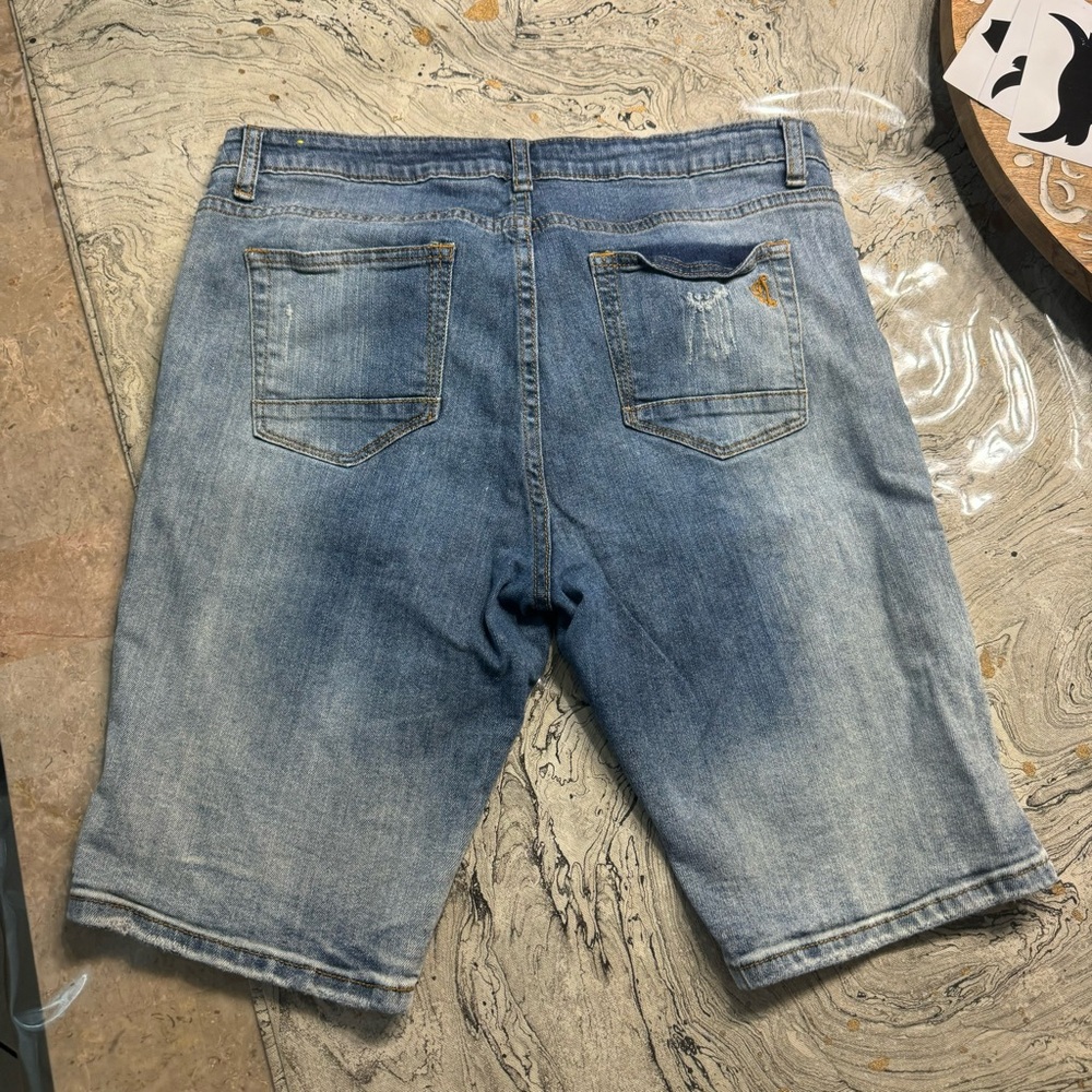 Women’s denim Jean distressed ripped shorts 
Size 13/14
Brand is Vip 
In great - Picture 4 of 5